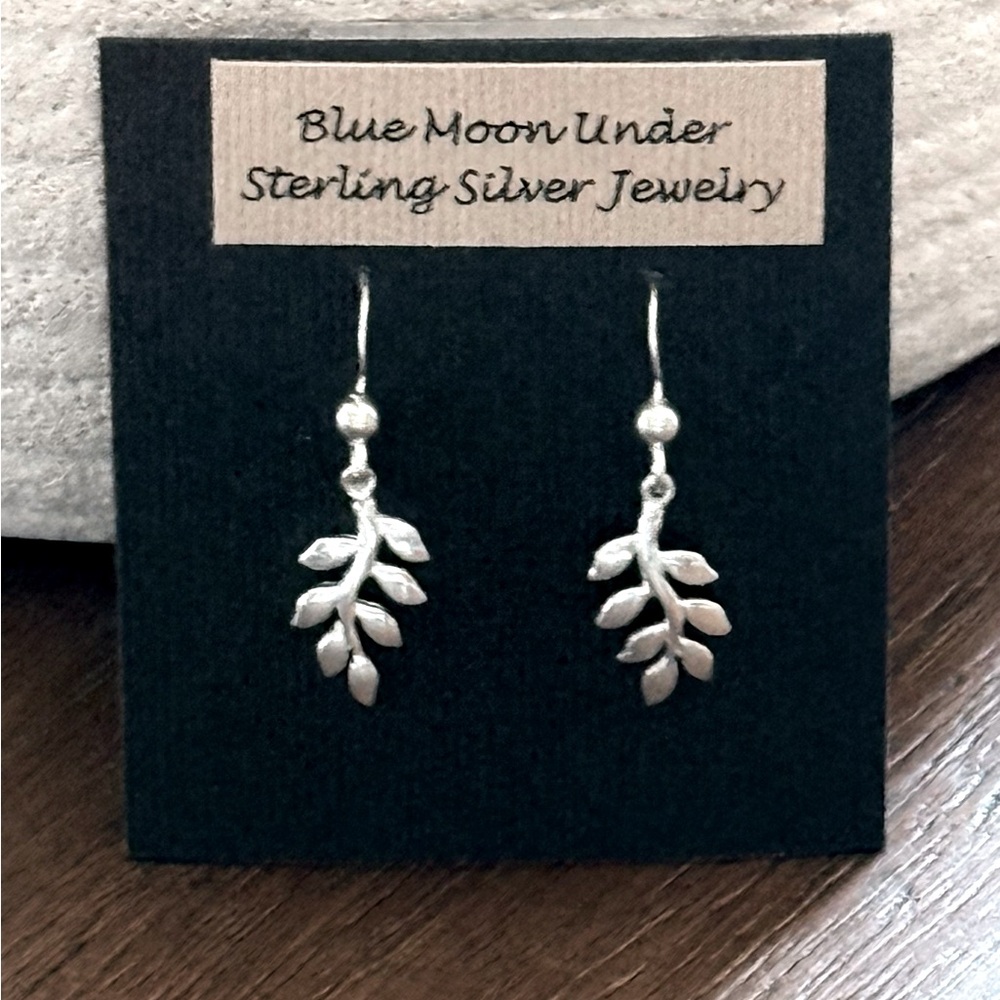 Dainty 925 Sterling Silver Leaf Dangle Earrings! NEW!